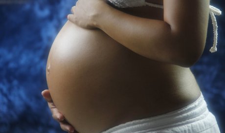 Ostéopathie proche de Fay de Bretagne pour préparer l'accouchement de la femme enceinte